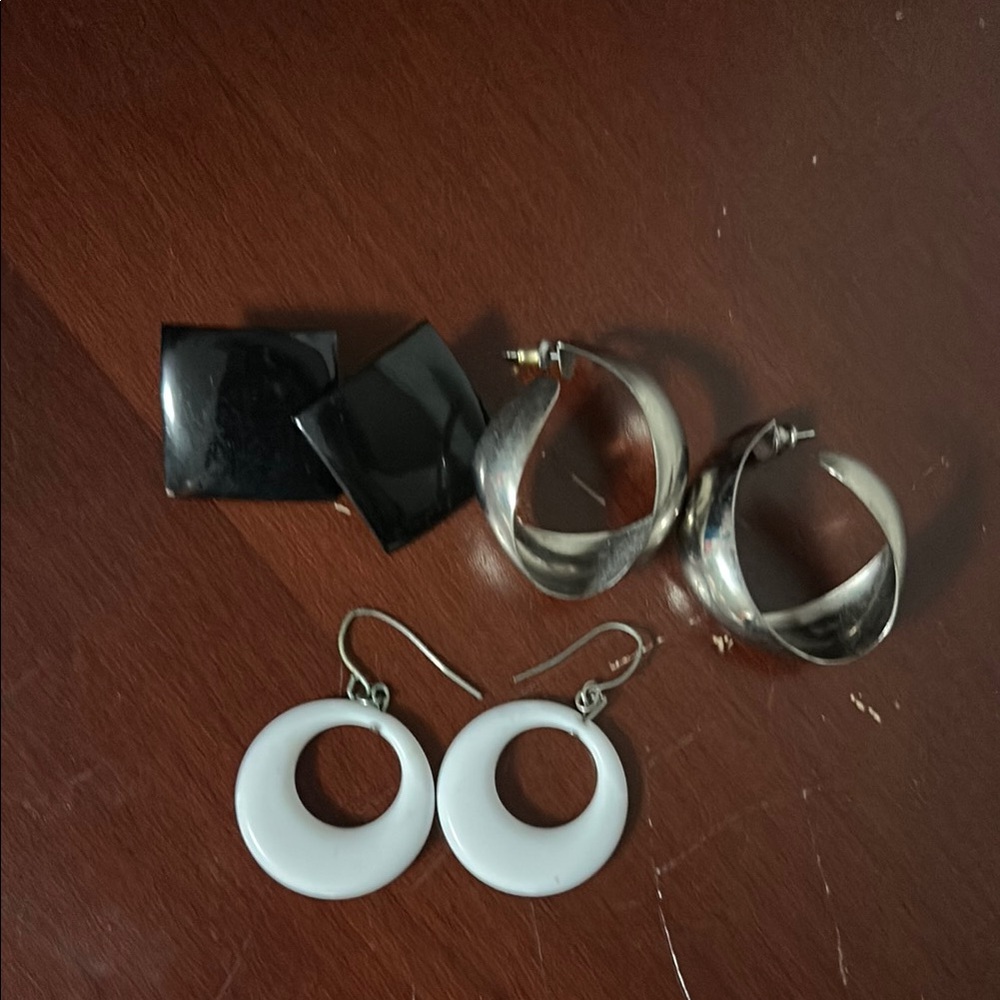 Assorted vintage earrings